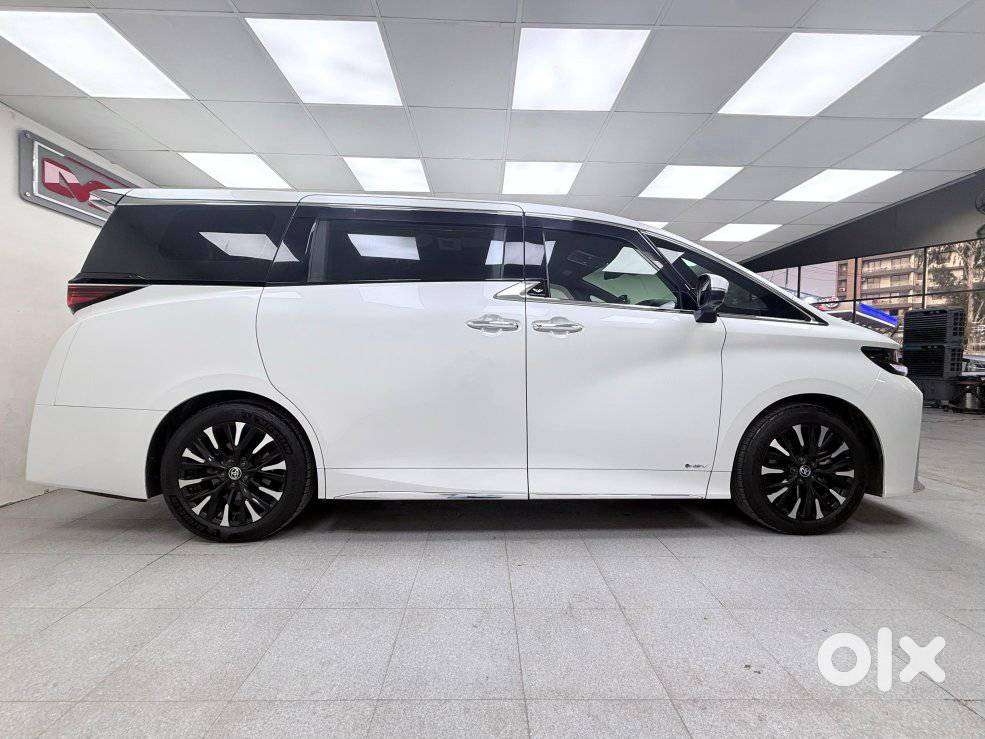 Toyota Vellfire Vip – Executive Lounge, 2024, Petrol