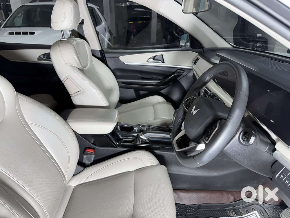 Mahindra Xuv700 2.2 Ax 7 Diesel At Str Awd, 2023, Diesel