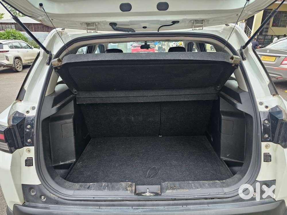 Maruti Suzuki Brezza 1.5 Zxi Smart Hybrid, 2023, Petrol