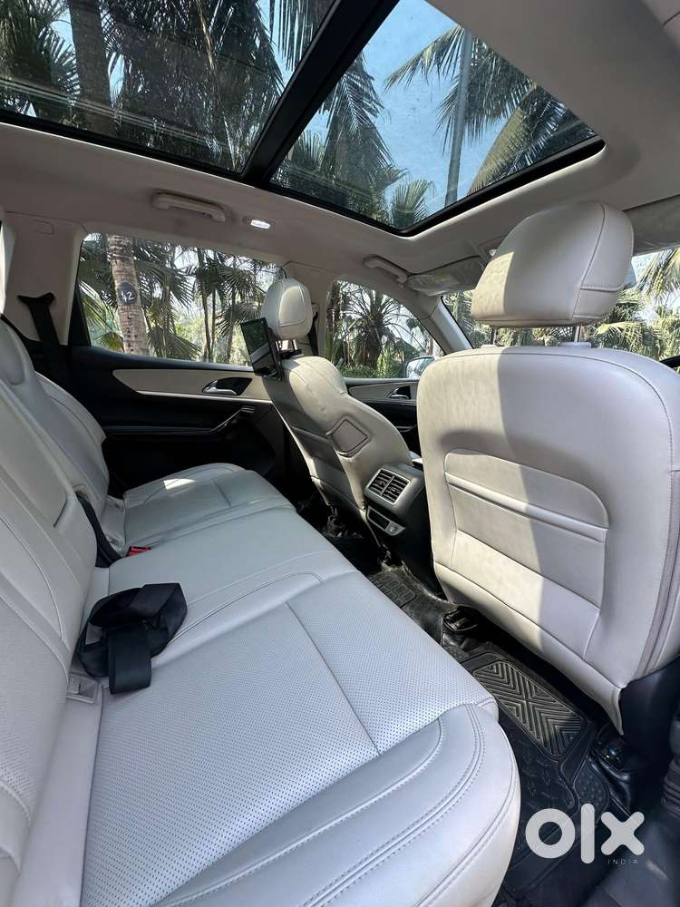 Mahindra Xuv700 2.2 Ax 7 Diesel At Luxury Pack Str Awd, 2023, Diesel