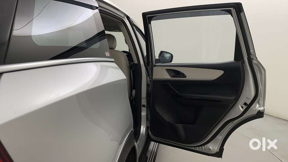 Mahindra Xuv700 2.2 Ax 5 Diesel At 7 Str, 2023, Diesel