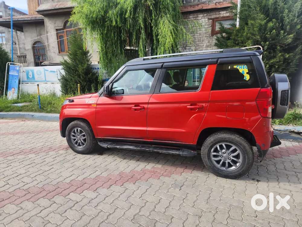 Mahindra Tuv 300 (t10) Top Model, Dual Tone