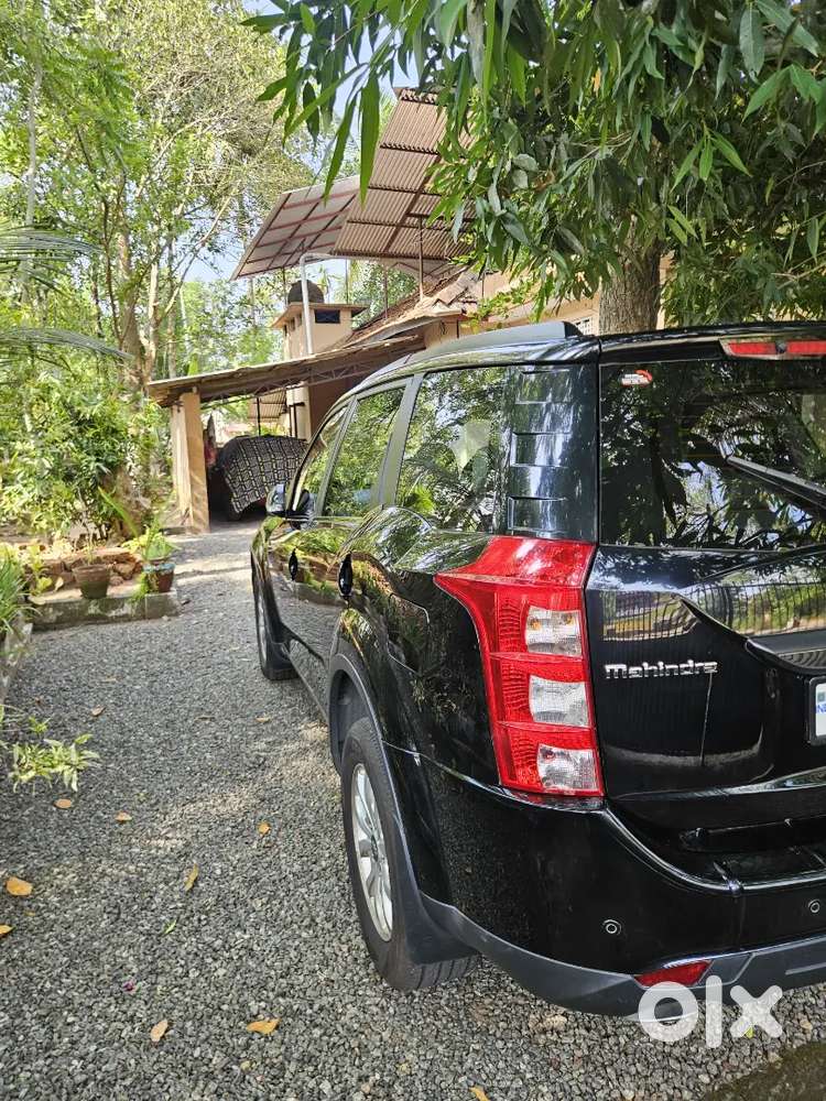 Xuv500, W6 Manual, 2017 Registered,napoli Black Colour.single Owned