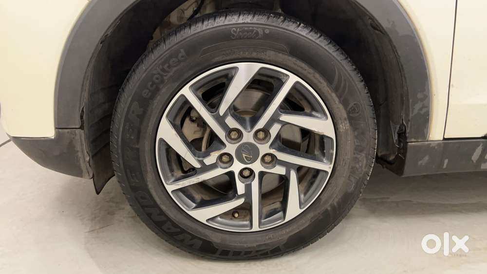 Mahindra Xuv300 W8 (o) 1.5 Diesel Amt, 2022, Diesel