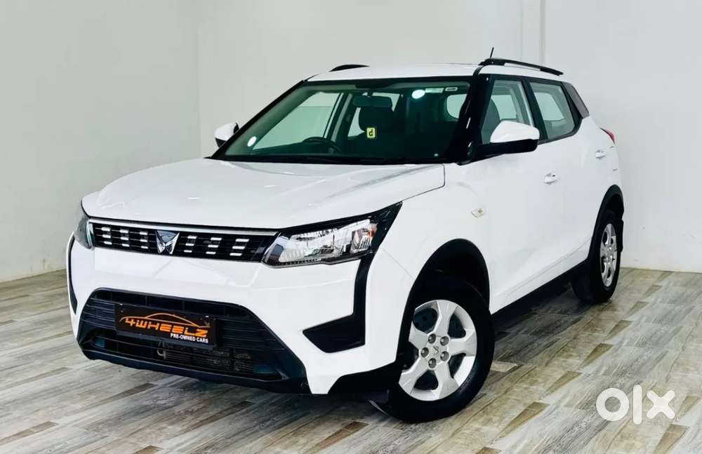 Mahindra Xuv300 1.2 W6 Amt Petrol, 2023, Petrol