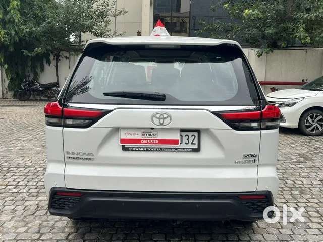 Toyota Innova Hycross 2.0 Zx (o) Hybrid 7 Str, 2024, Petrol
