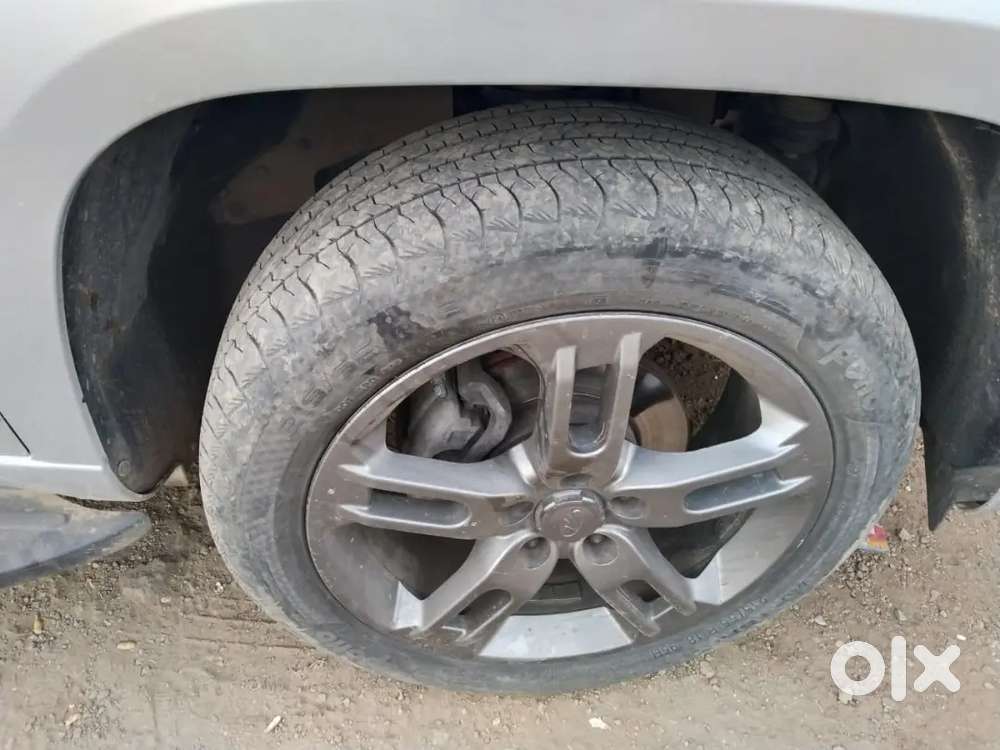 Mahindra Tuv 300 2017