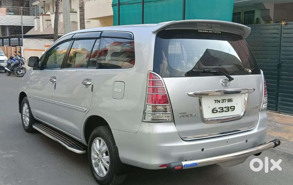 Toyota Innova 2.5 Vx 8 Seater Bs Iv, 2011, Diesel