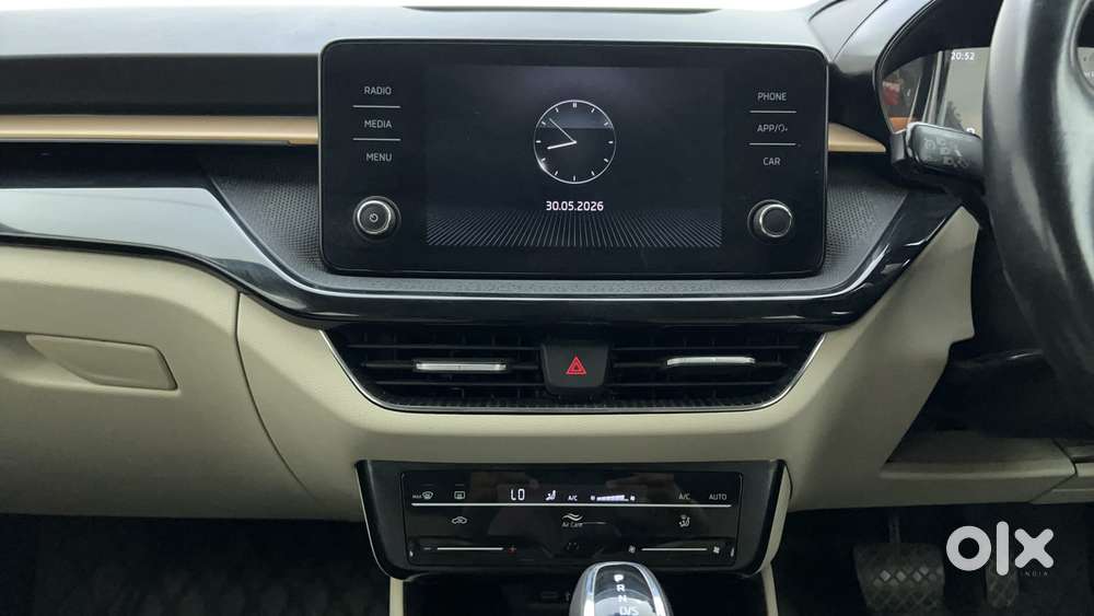 Skoda Slavia Style 1.0l Tsi At, 2022, Petrol