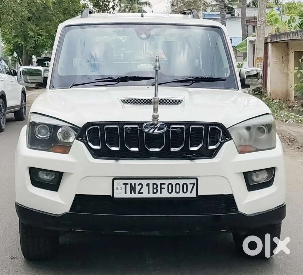 Mahindra Scorpio S10