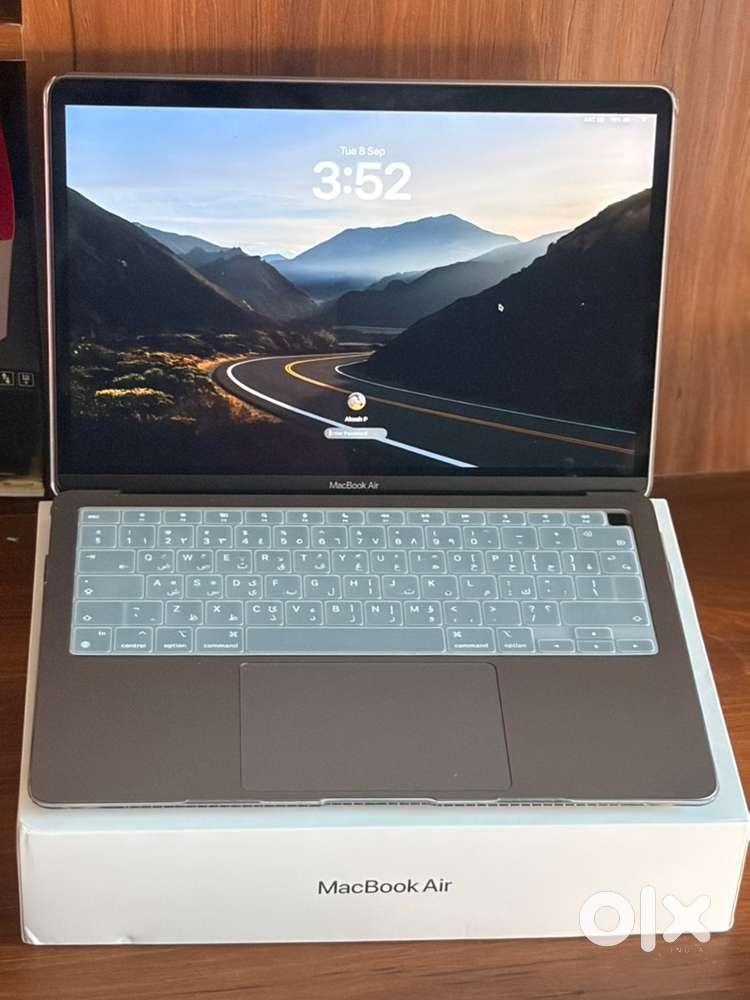 Macbook Air 13-inch -Apple M1 8GB RAM I 256 GB SSD
