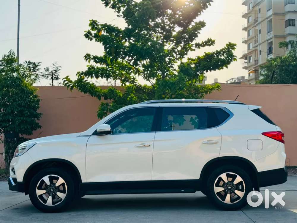 Mahindra Alturas G4, 2022, Diesel