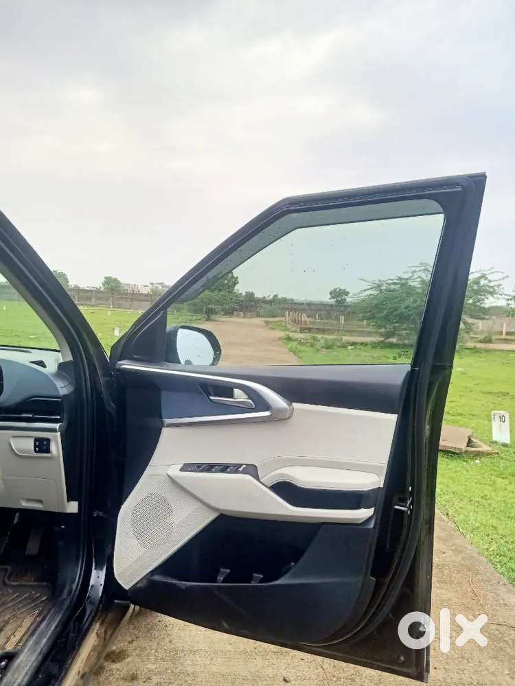 Kia Carens G 7-seater Manual Petrol 2025