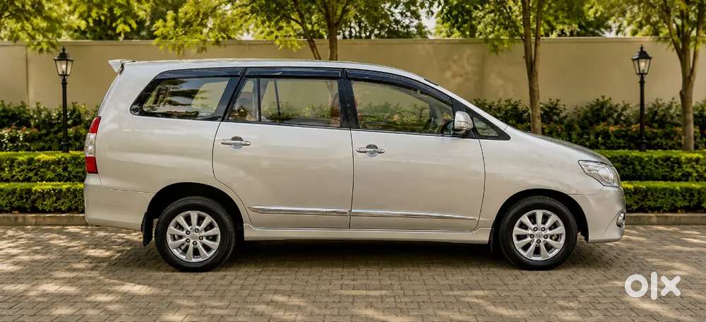 Toyota Innova Diesel 2.5v Model Car For Sale.