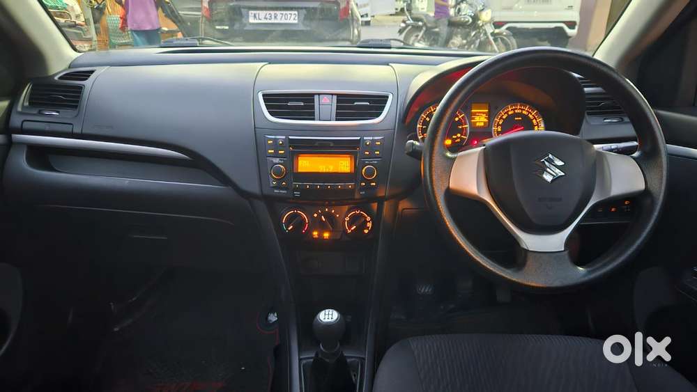 Maruti Suzuki Swift Vxi Optional, 2016, Petrol
