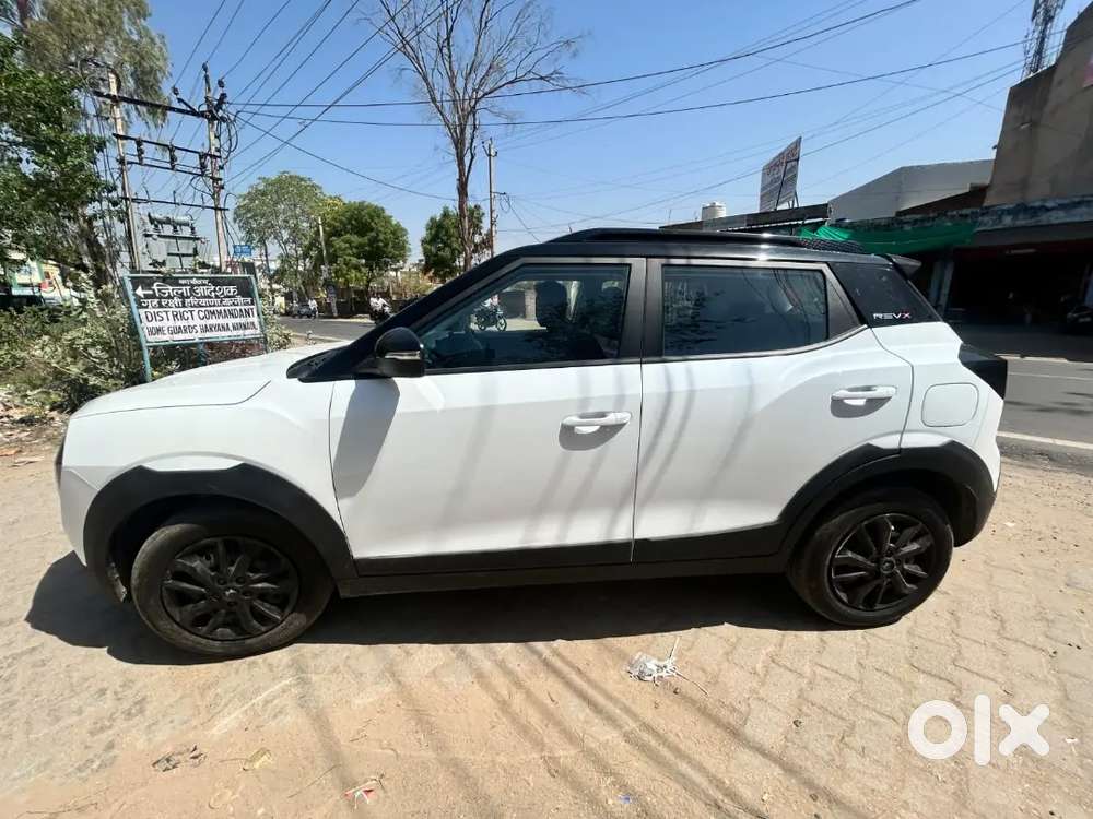 Mahindra Xuv300 2025 Petrol Well Maintained
