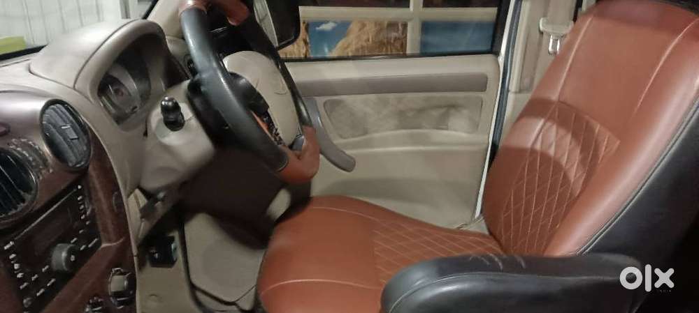 Mahindra Scorpio, 2015