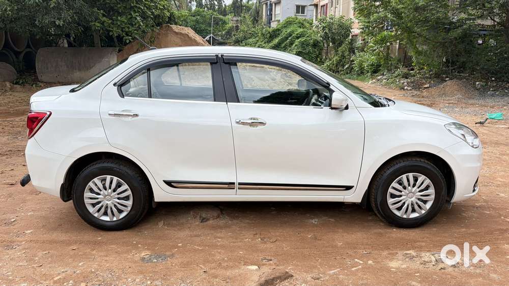 Maruti Suzuki Swift Dzire Vxi Optional, 2023, Petrol
