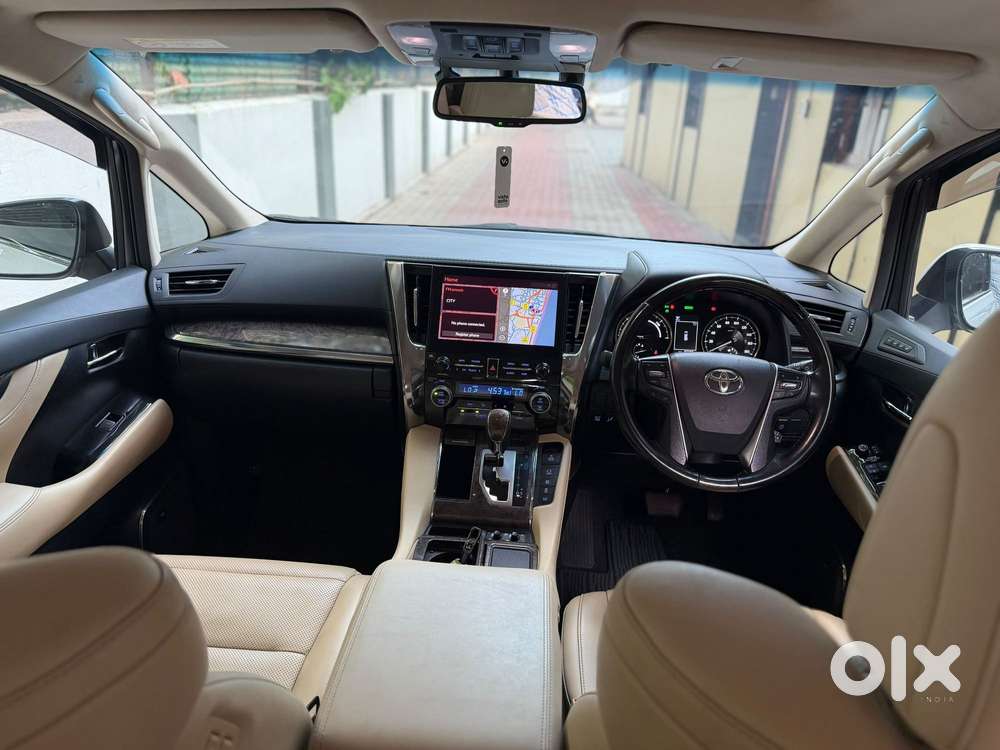 Toyota Vellfire 2.5 Executive Lounge, 2025, Petrol