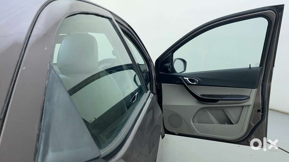 Tata Tiago Xza, 2018, Petrol