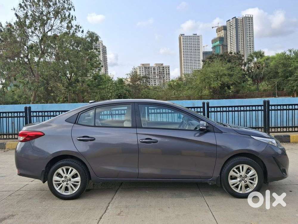 Toyota Yaris V Cvt, 2018, Petrol