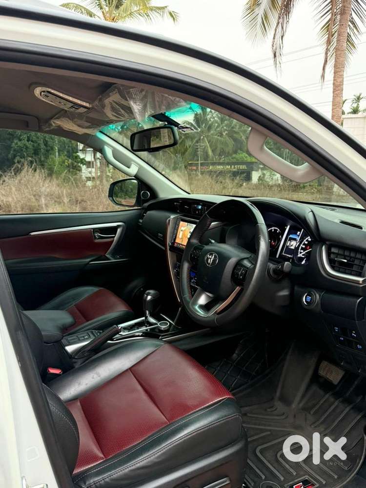 Toyota Fortuner Legender 2024 4x2