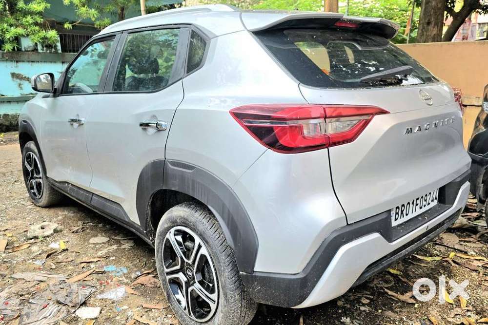 Nissan Magnite 1.0 Xv Premium, 2022, Petrol