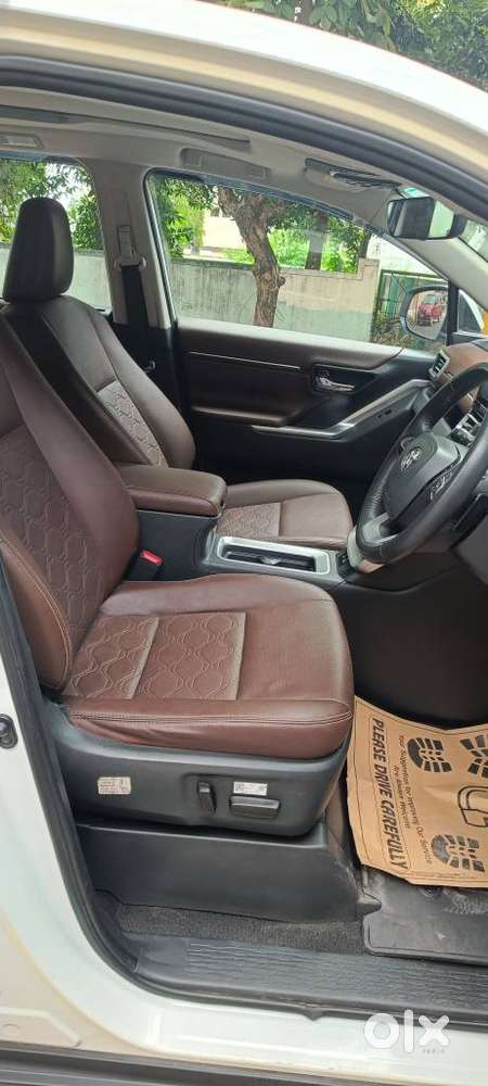 Toyota Innova Hycross 2.0 Zx Hybrid 7 Str, 2024, Petrol
