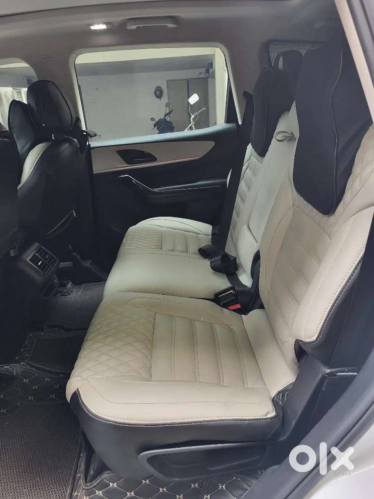 2025 Model_mahindra Xuv700 Diesel Mt_ With Ext.warranty, Cmpy Service