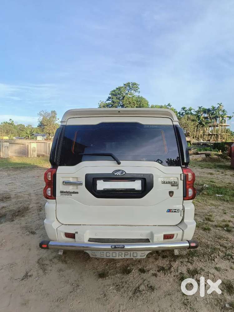 Mahindra Scorpio S10