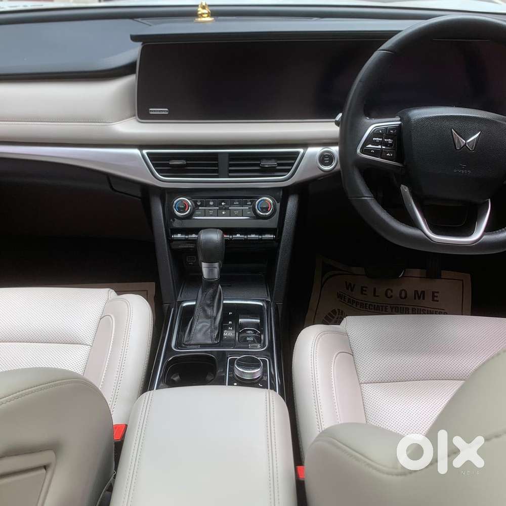 Mahindra Xuv700 2.2 Ax 7 Diesel At Luxury Pack Str Awd, 2022, Diesel