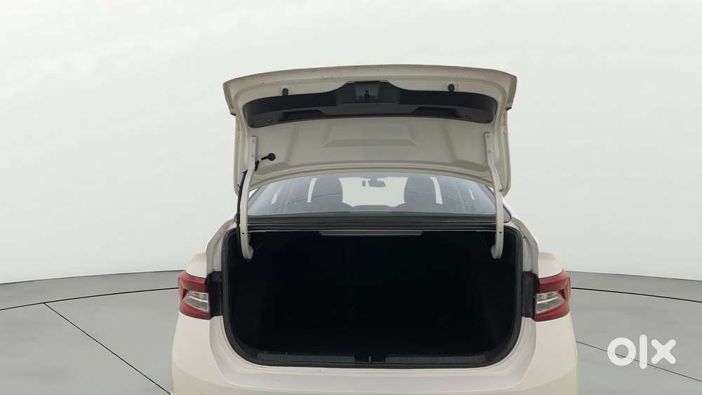 Skoda Slavia 1.0 Tsi Style At, 2024, Petrol