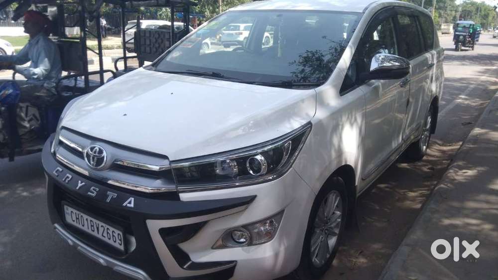 Innova Crysta ,white,top Model,2.8,z,at