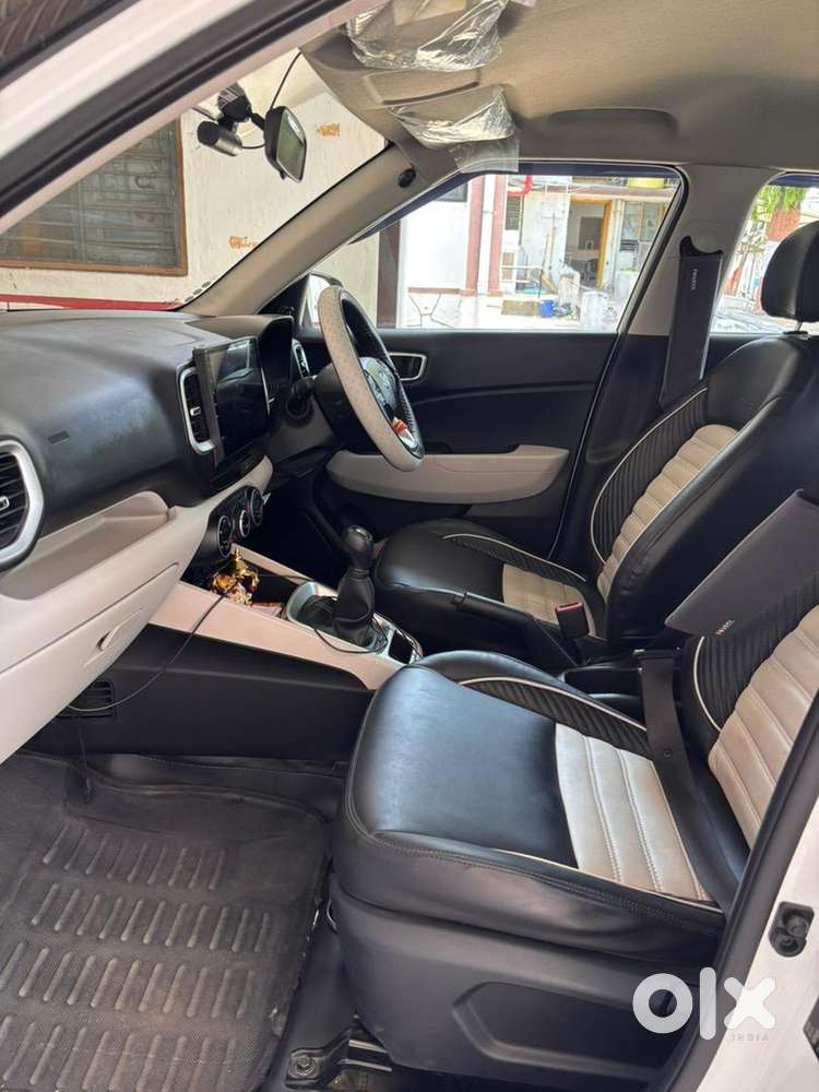 Hyundai Venue 2023 Petrol Well Maintained