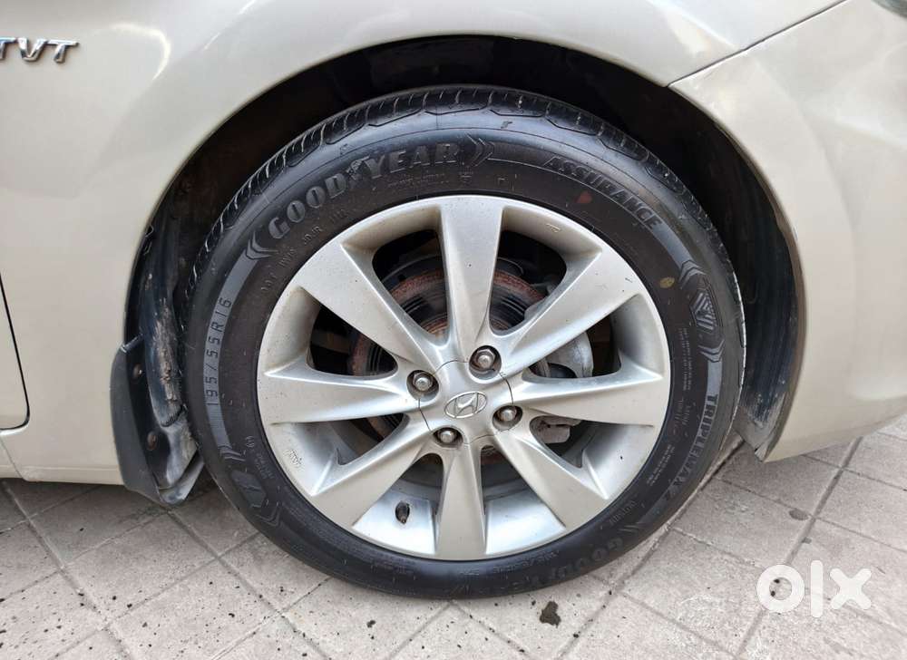 Hyundai Verna Fluidic 1.6 Vtvt Sx Opt, 2011, Petrol