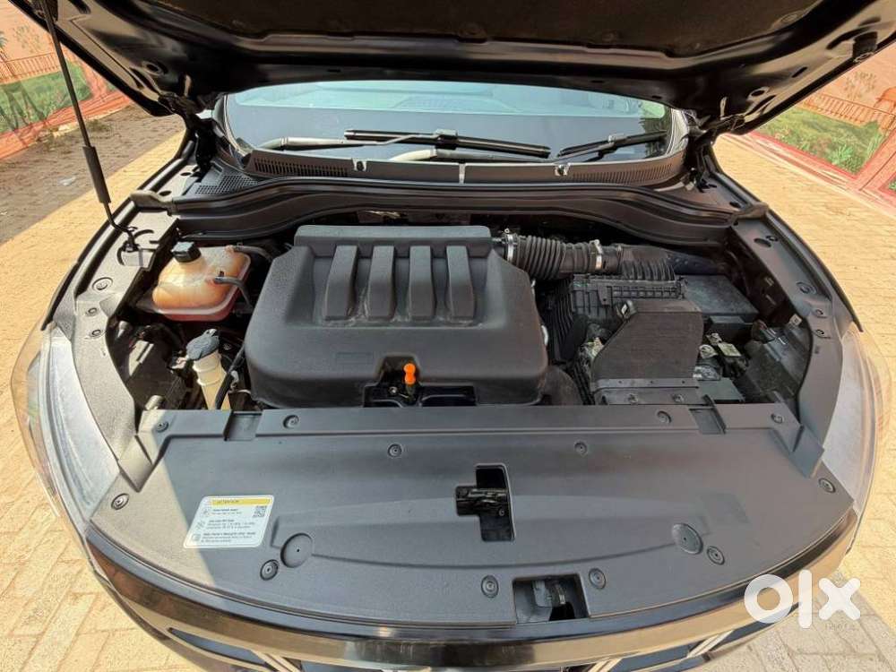 Mahindra Xuv700 2.0 Ax 7 Petrol At Str, 2023, Petrol