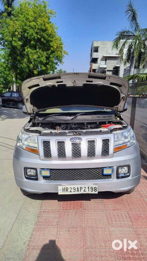 Mahindra Tuv 300 T8, 2017, Petrol
