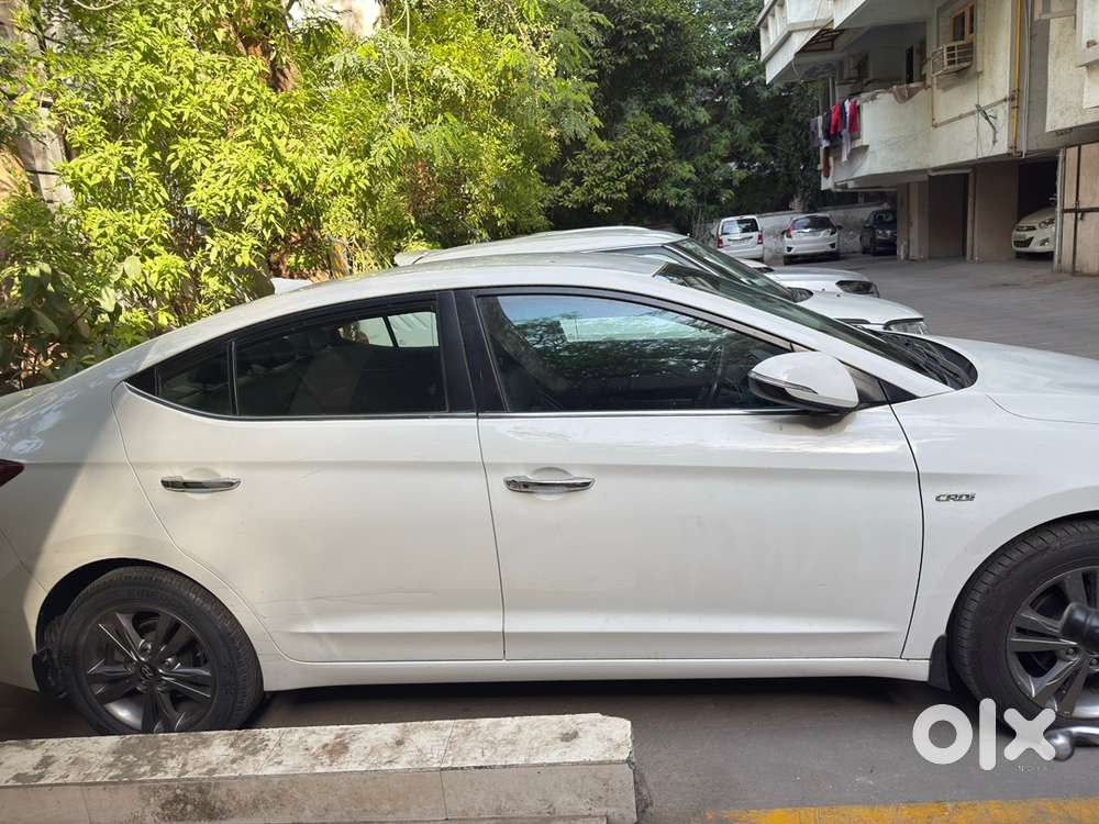 Hyundai Elantra - Manual- Diesel- Drives Like A New Car
