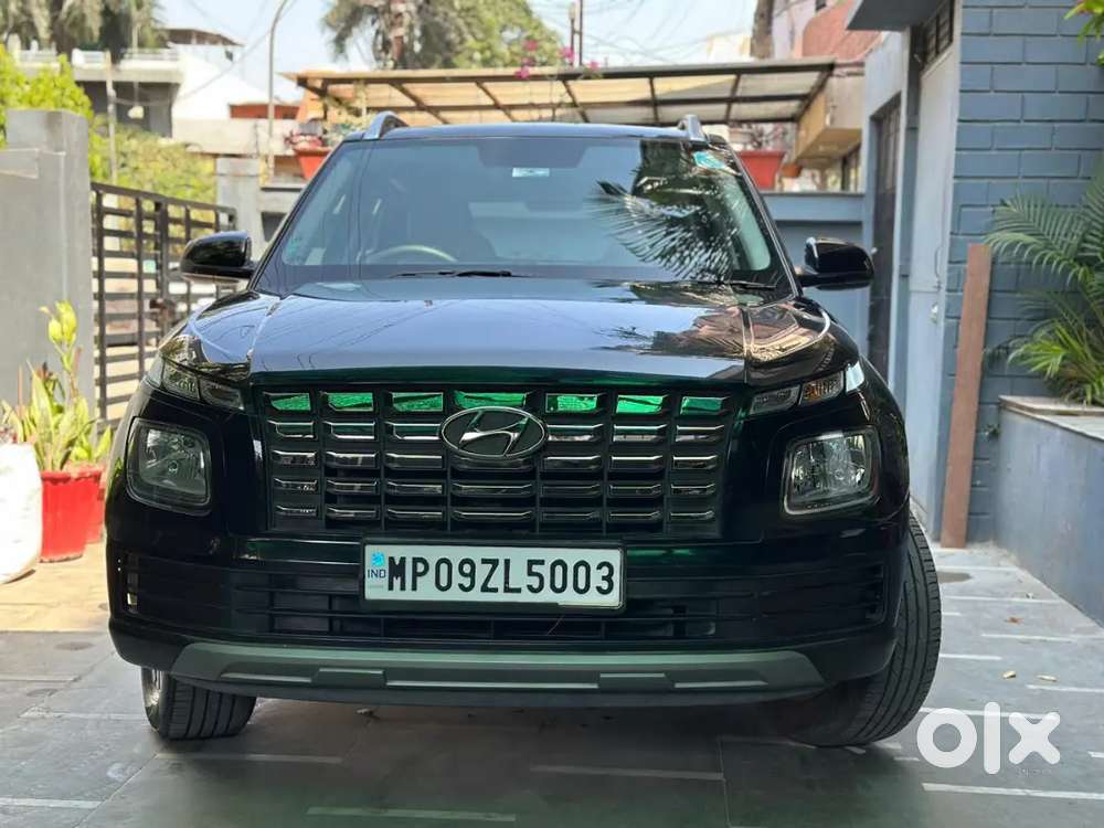 Hyundai Venue Petrol 2023 Well Maintained Single Hand Driven