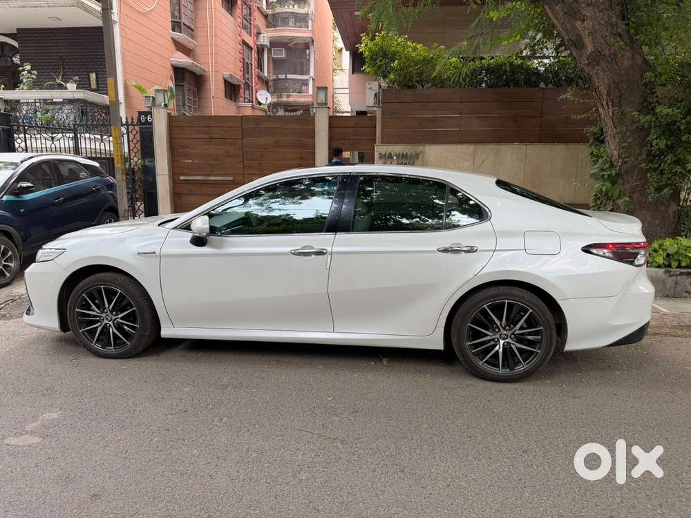 Toyota Camry Hybrid At 2024