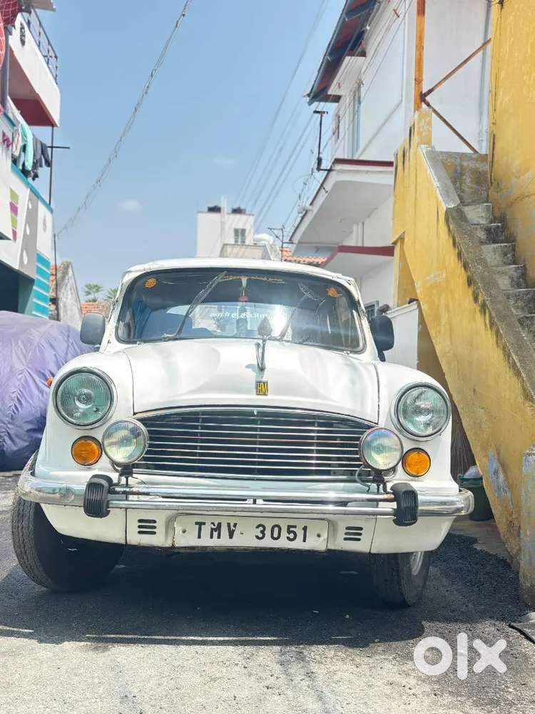 Ambassador Mark 3.  Hm Isuzu
