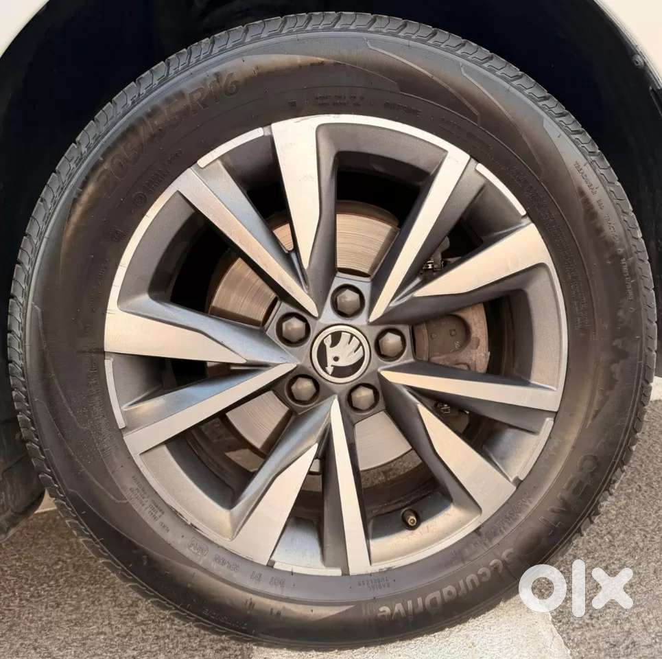 Skoda Slavia Style 1.0l Tsi At, 2023, Petrol