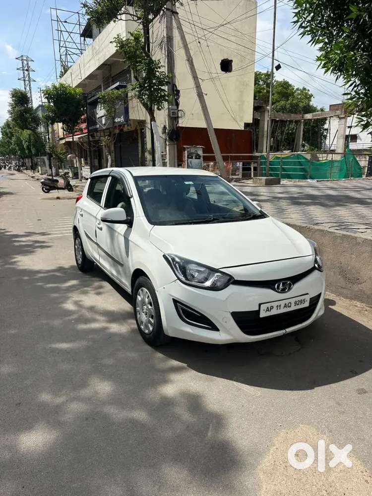 Hyundai I20 Diesel Manual 2nd 2012 With Xenos Screen And Back Hdcamera