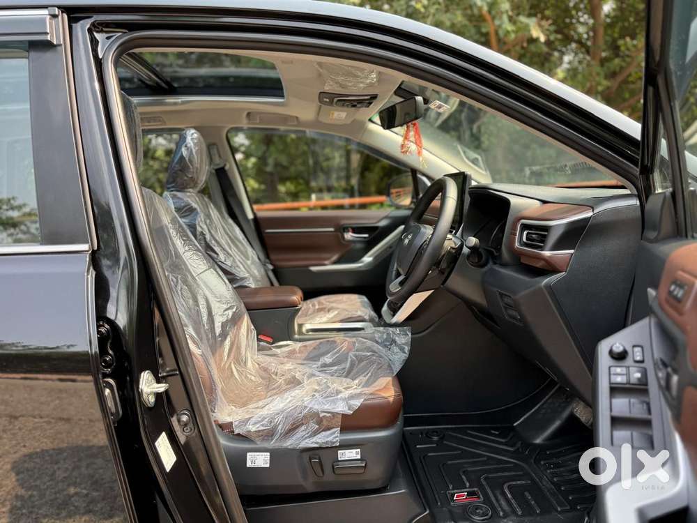 Toyota Innova Hycross 2.0 Zx Hybrid 7 Str, 2025, Petrol