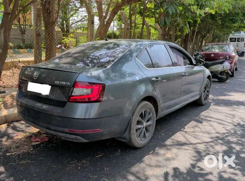 Skoda Octavia 2017, Automatic Petrol Car