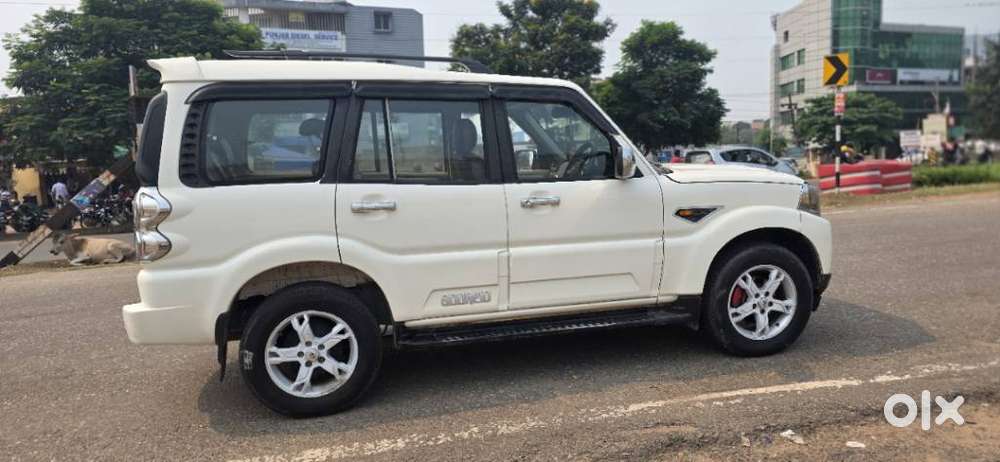 Mahindra Scorpio S10 8 Seater, 2016, Diesel