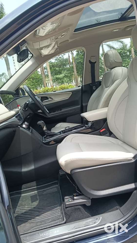 Mahindra Xuv700 2.0 Ax 7 Petrol At Luxury Pack Str, 2023, Petrol