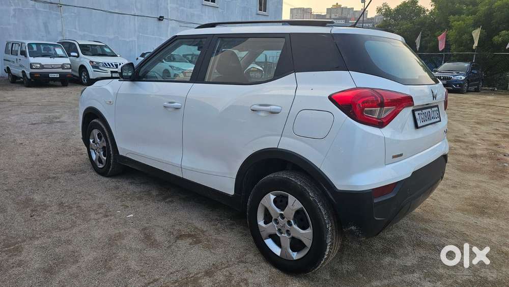 Mahindra Xuv300 1.2 W6 Amt Petrol, 2023, Petrol