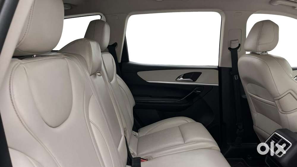 Mahindra Xuv700 2.0 Ax 7 Petrol At Luxury Pack Str, 2023, Petrol