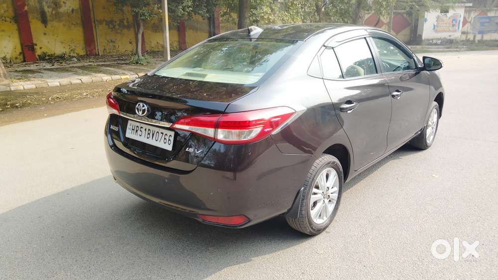 Toyota Yaris V Cvt, 2019, Petrol